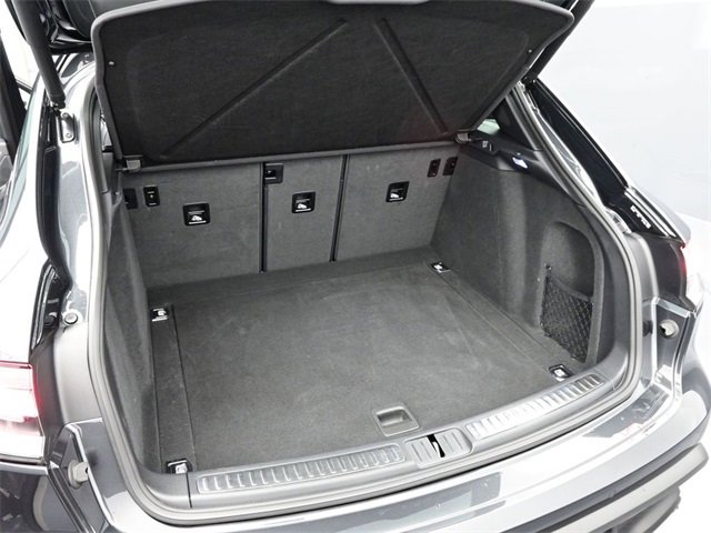 Used 2025 Porsche Macan image 18
