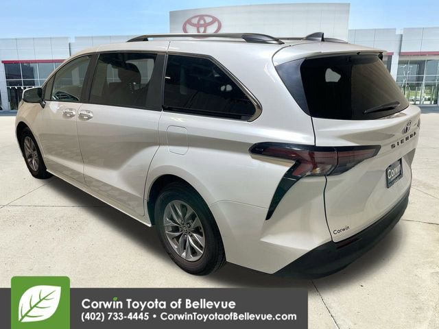 Used 2024 Toyota Sienna XLE image 6