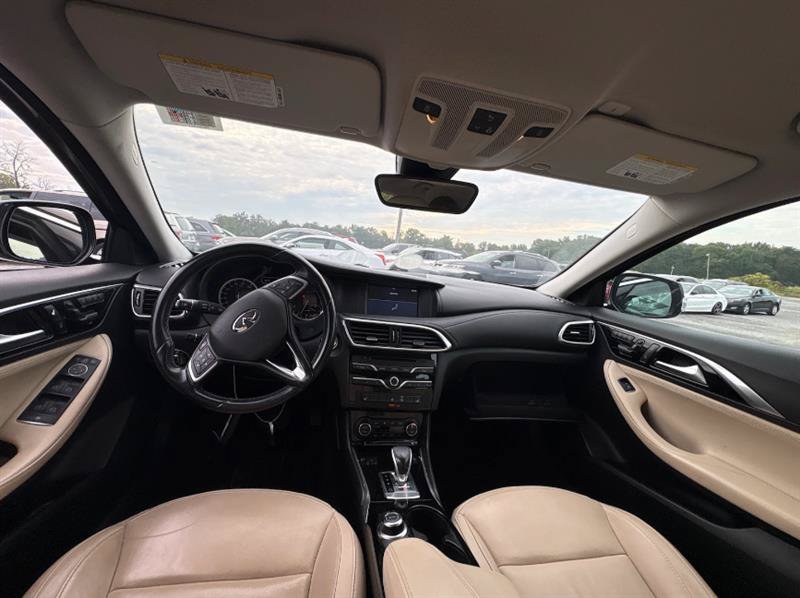 Used 2017 INFINITI QX30 w/ Cargo Package FWD image 5