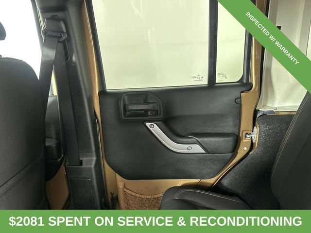 Used 2015 Jeep Wrangler Unlimited Sahara w/ Connectivity Group AWD/4WD image 14