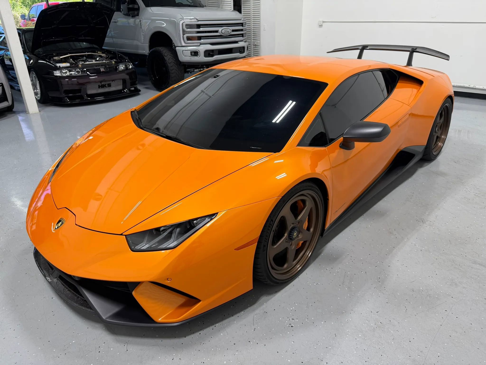 Used 2018 Lamborghini Huracan Performante AWD/4WD image 4