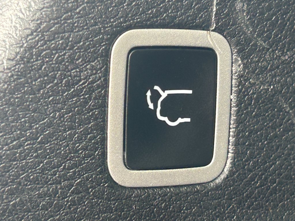 Used 2025 Chrysler Pacifica Select FWD image 33