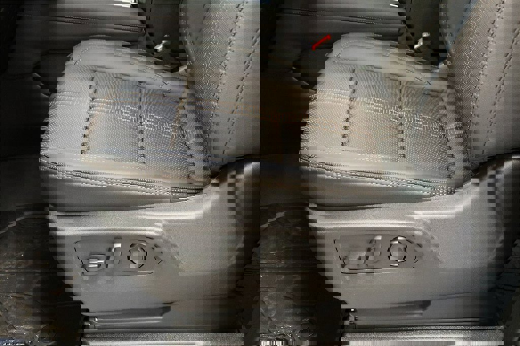 New 2025 Chevrolet Suburban High Country image 17