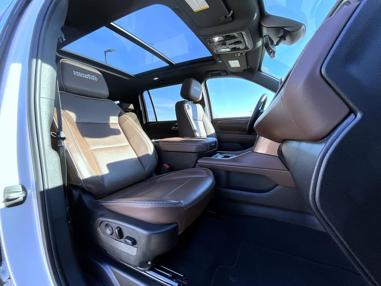 Used 2023 Chevrolet Suburban High Country image 16