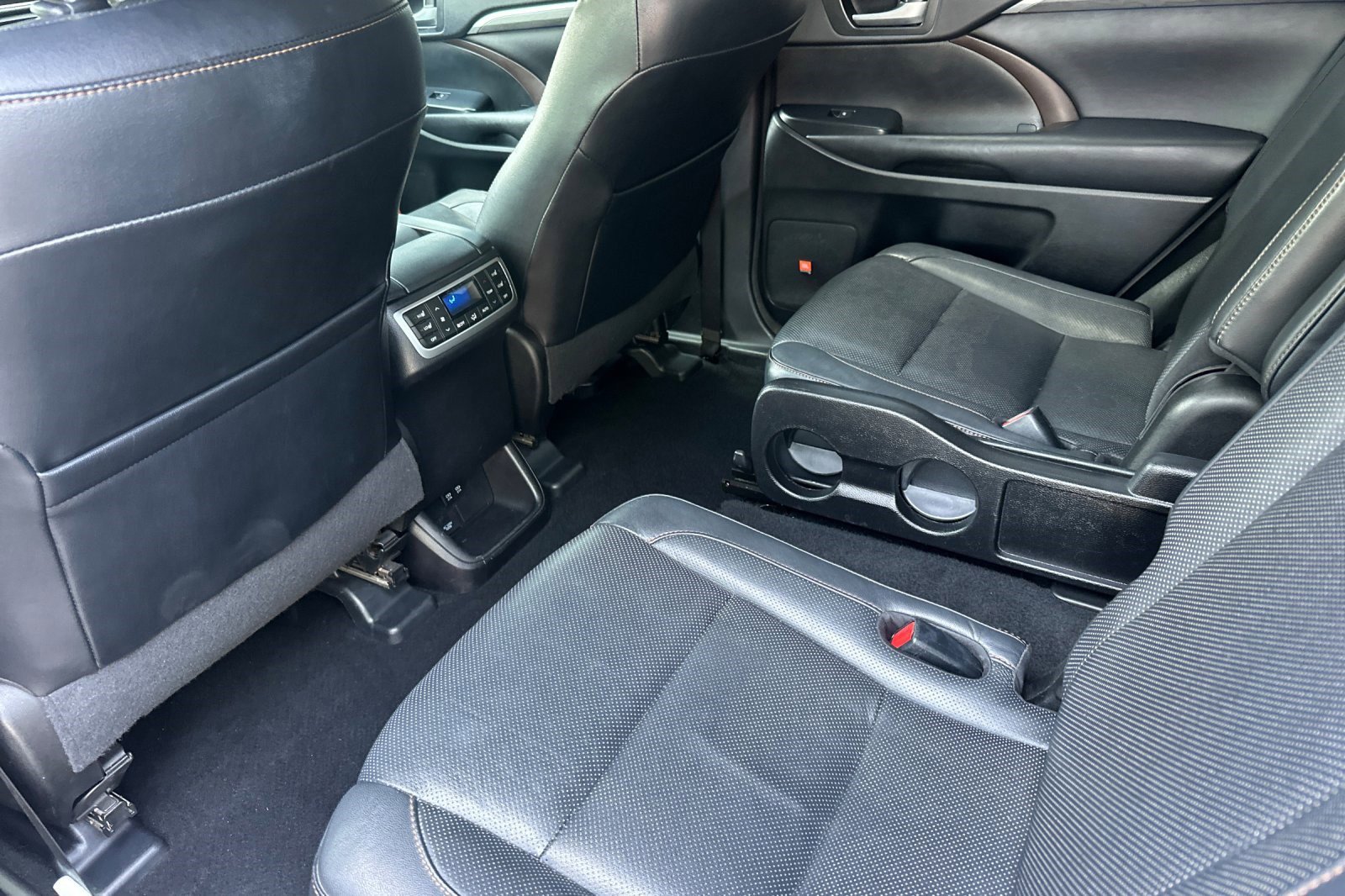 Used 2017 Toyota Highlander Limited Platinum AWD/4WD image 15