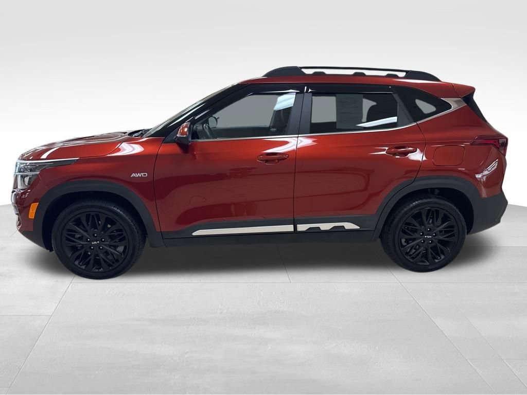 Used 2023 Kia Seltos Nightfall Edition image 3