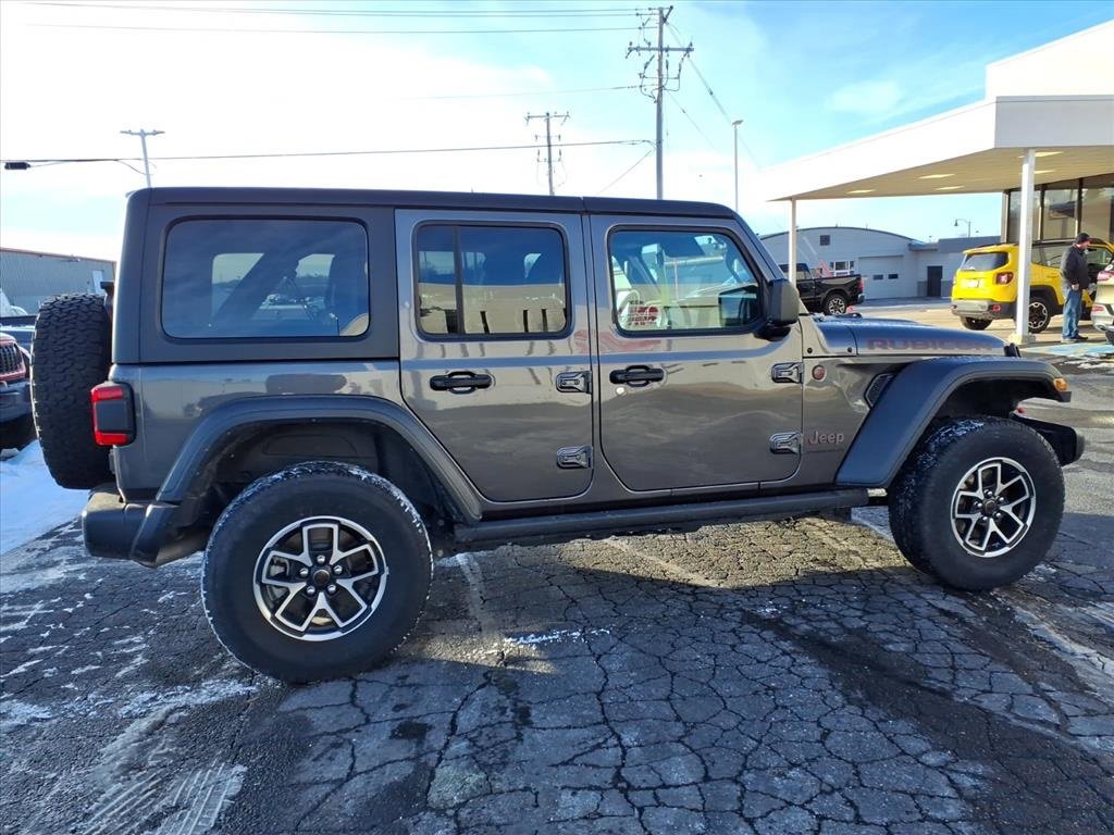 Used 2024 Jeep Wrangler Rubicon image 2