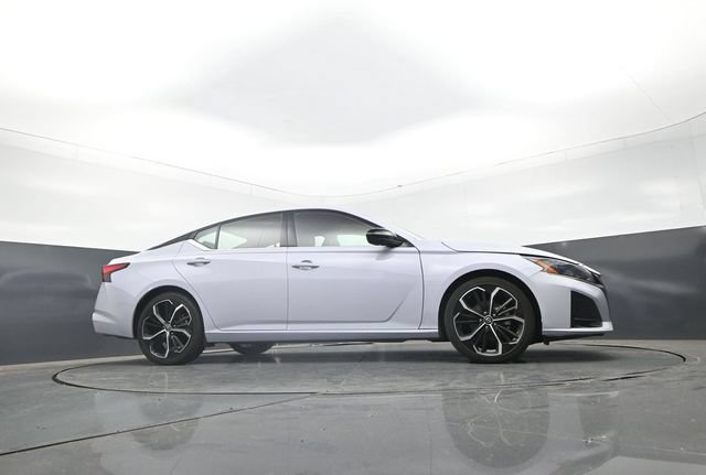 Used 2025 Nissan Altima 2.5 SR FWD image 28