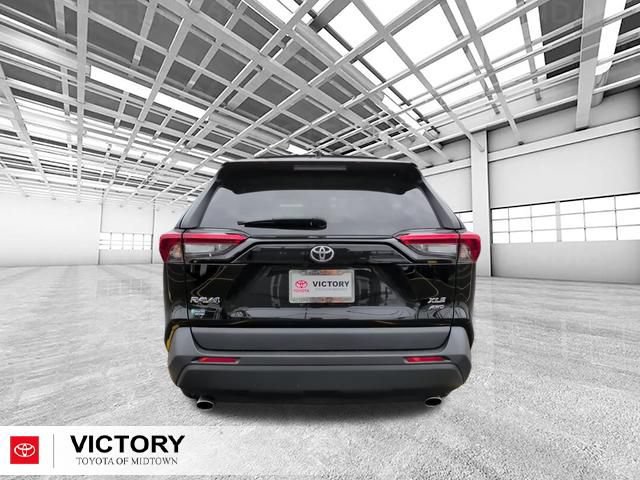 Used 2022 Toyota RAV4 XLE Premium AWD/4WD image 5