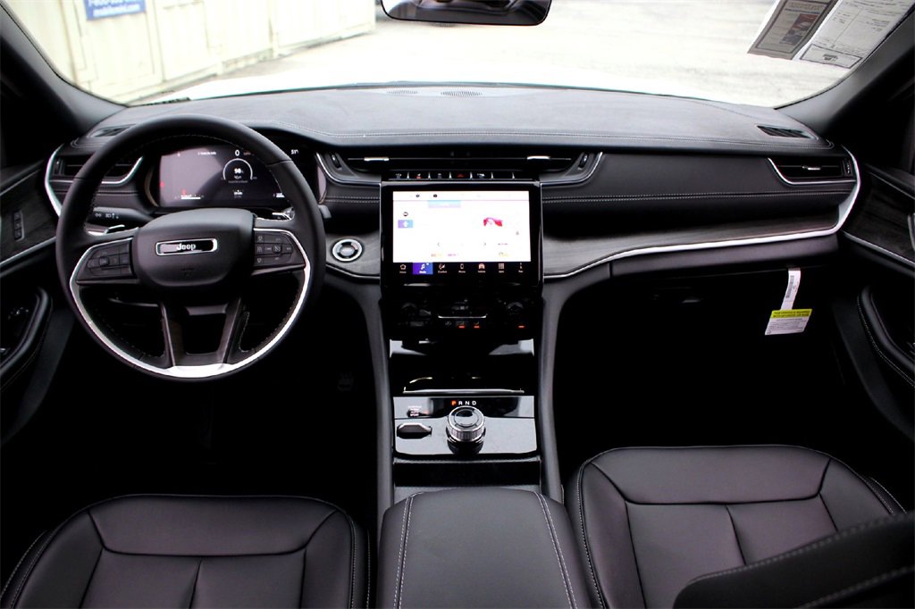 New 2025 Jeep Grand Cherokee Limited w/ MOPAR Finishing Package image 15