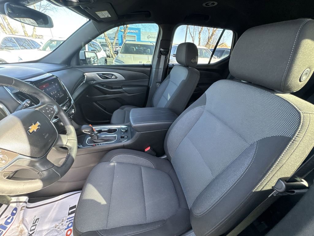 Used 2023 Chevrolet Traverse LT image 11