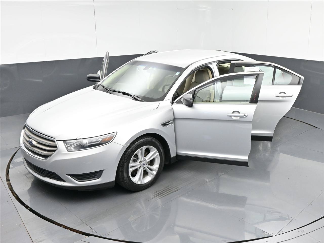 Used 2019 Ford Taurus SE FWD image 39