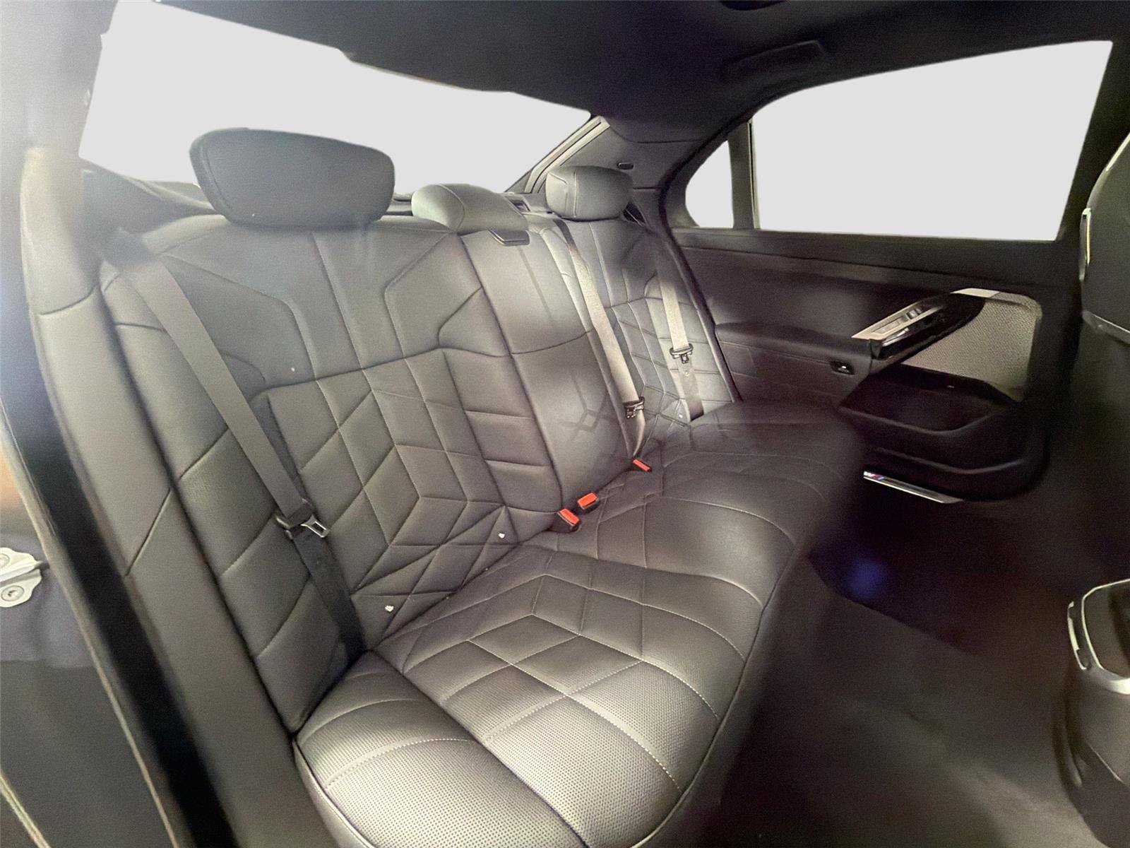 New 2026 BMW 750e xDrive AWD/4WD image 51
