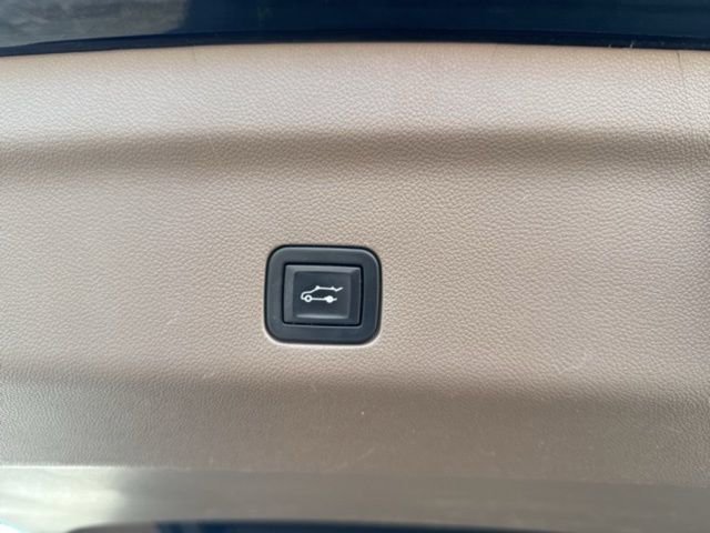 Used 2022 GMC Yukon XL Denali AWD/4WD image 15