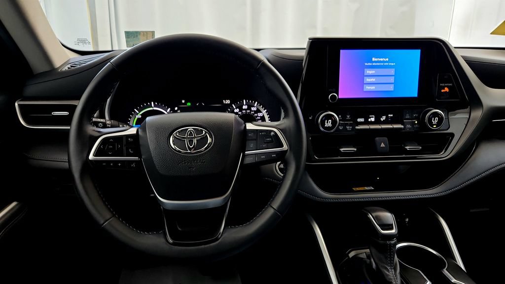Used 2024 Toyota Highlander XLE AWD/4WD image 29