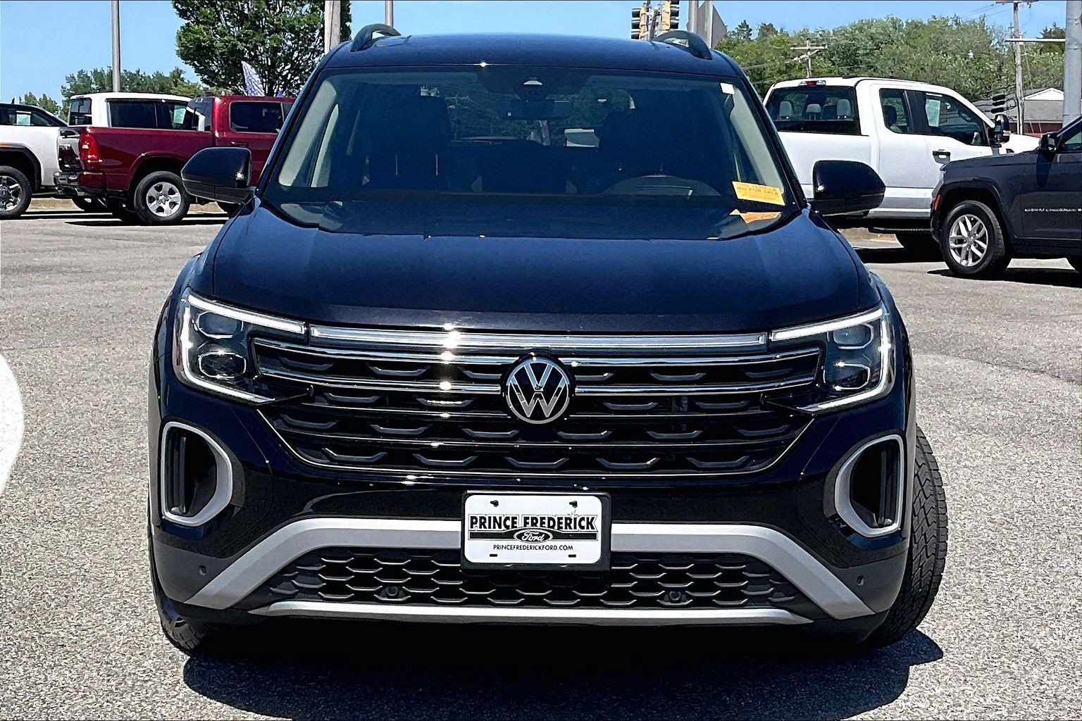 Used 2024 Volkswagen Atlas Peak Edition SEL AWD/4WD image 2