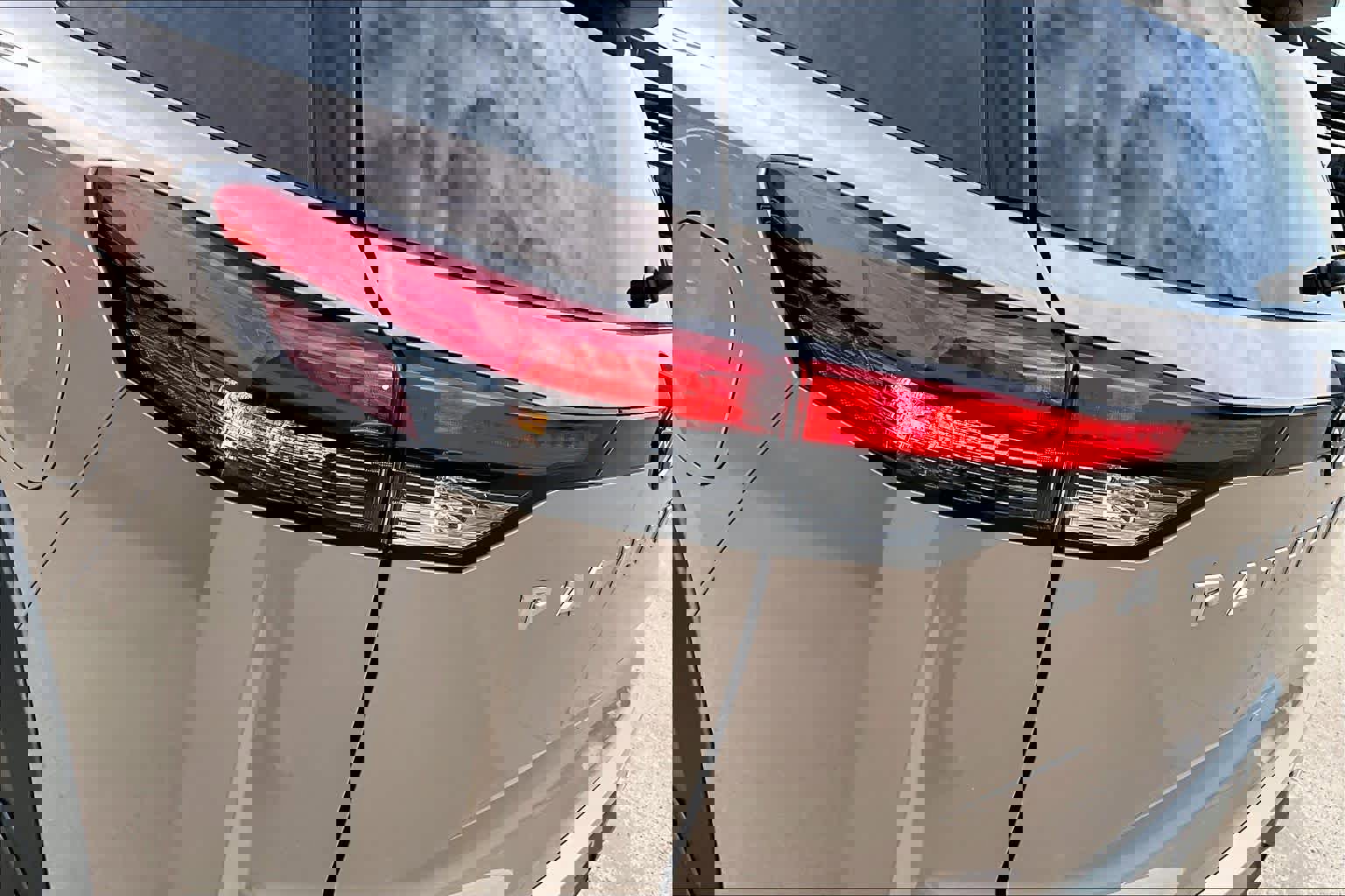 Used 2024 Nissan Pathfinder Platinum w/ Cargo Package image 28