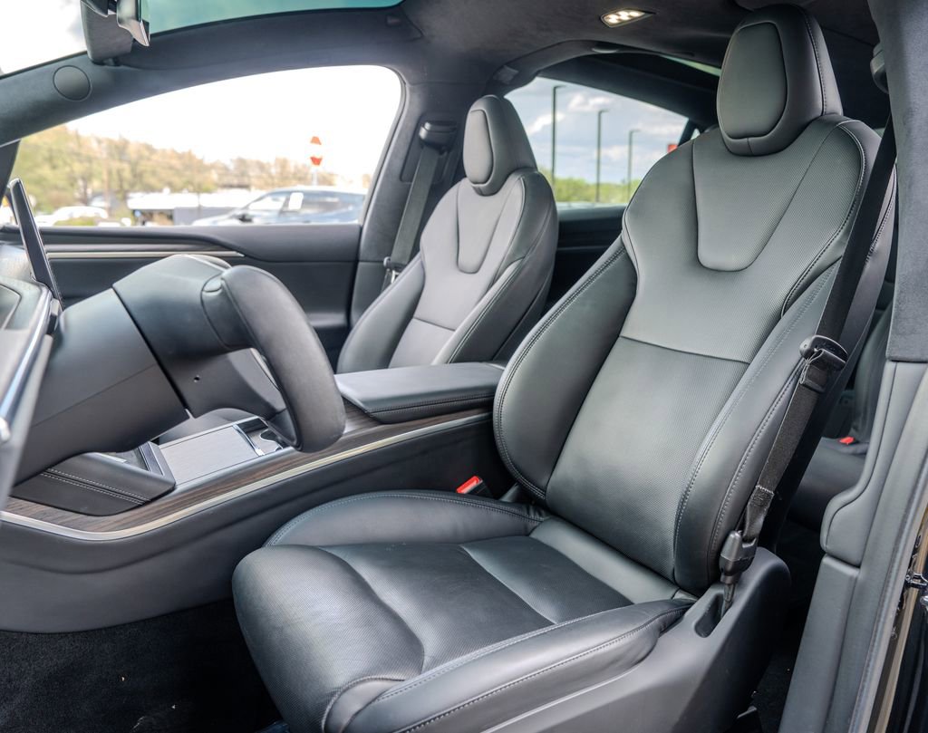 Used 2023 Tesla Model X image 17