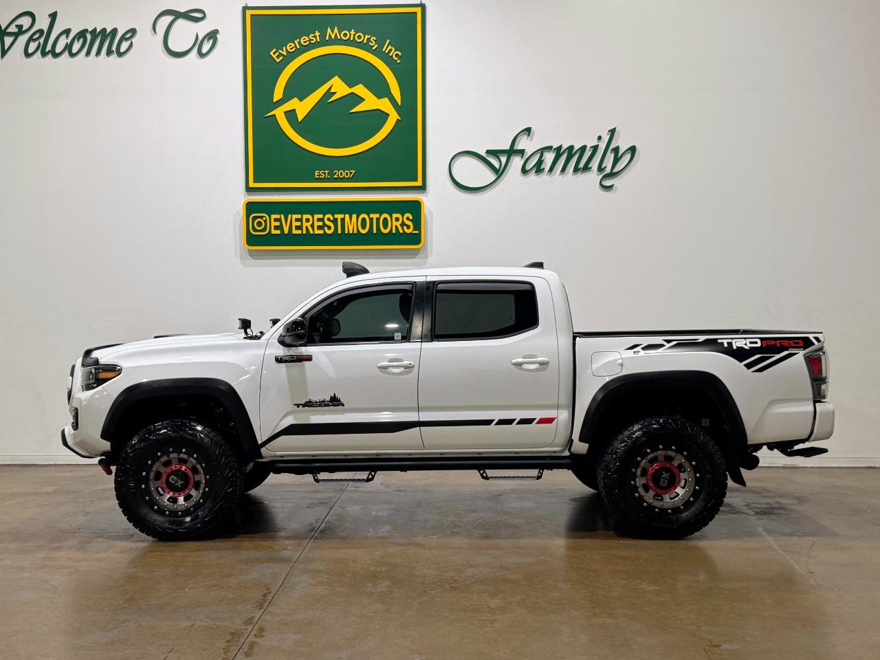 Used 2021 Toyota Tacoma TRD Off-Road w/ Technology Package AWD/4WD image 5