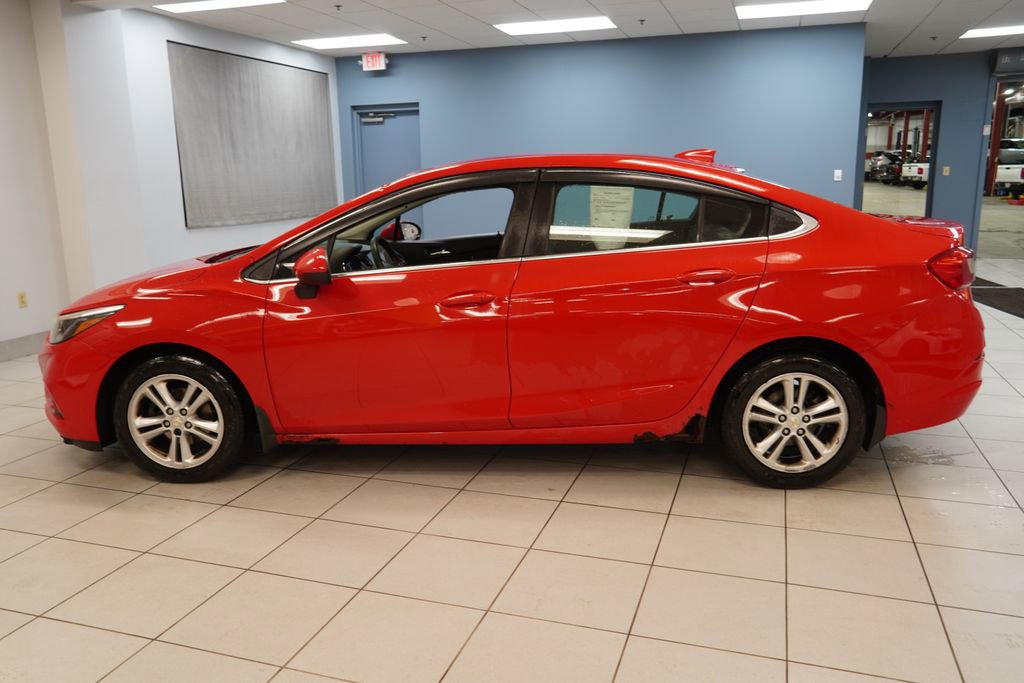 Used 2016 Chevrolet Cruze LT FWD image 2