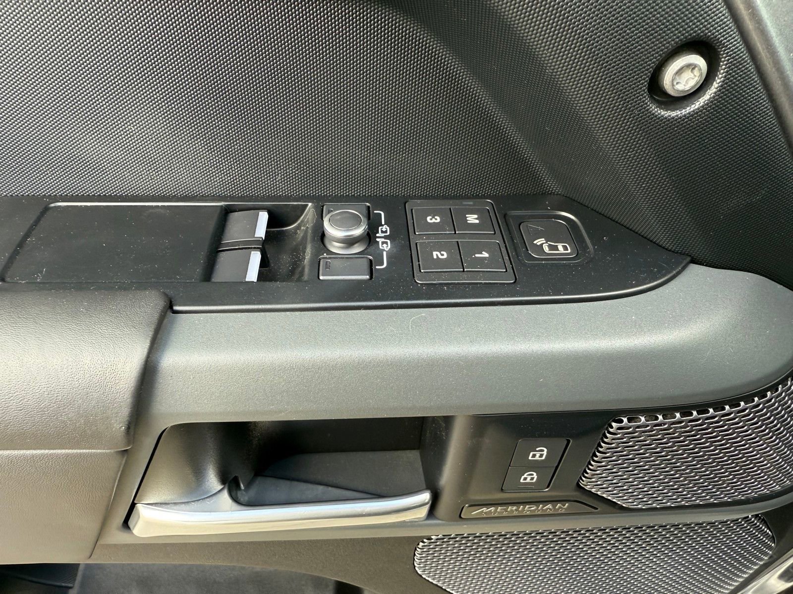 Used 2023 Land Rover Defender 90 X image 21