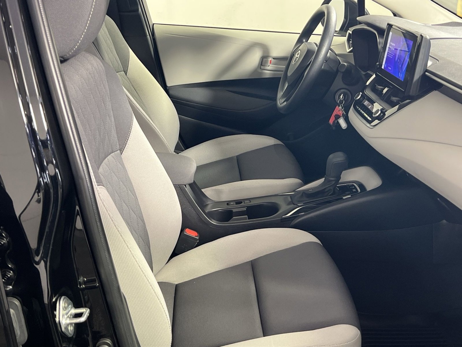 Used 2024 Toyota Corolla LE image 28