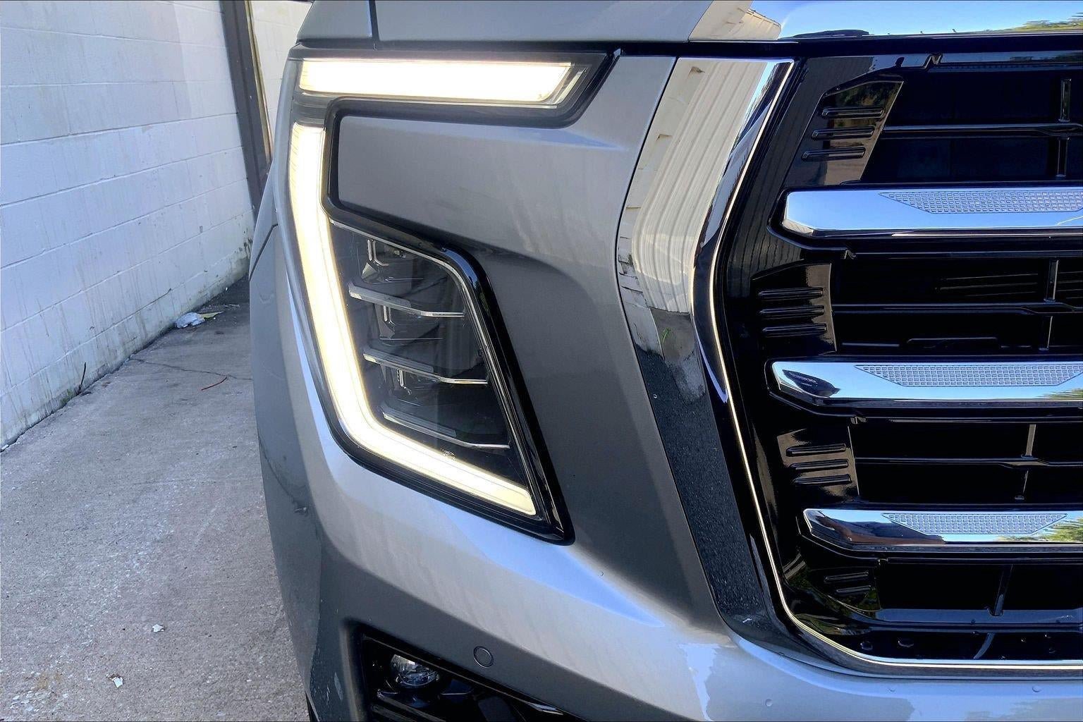 Used 2025 GMC Yukon Elevation w/ Elevation Premium Package AWD/4WD image 28