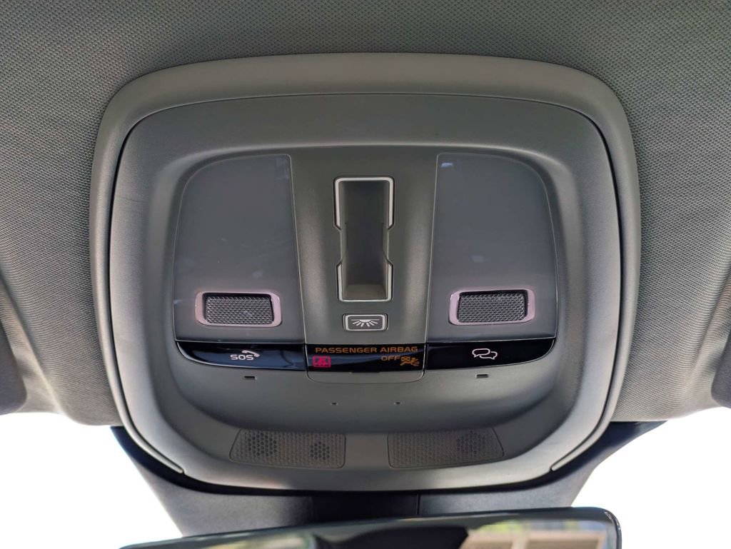 Used 2023 Volvo XC60 B5 Ultimate w/ Protection Package Premier image 14