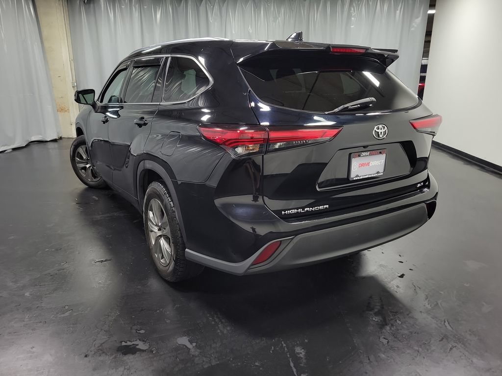 Used 2020 Toyota Highlander XLE FWD image 6