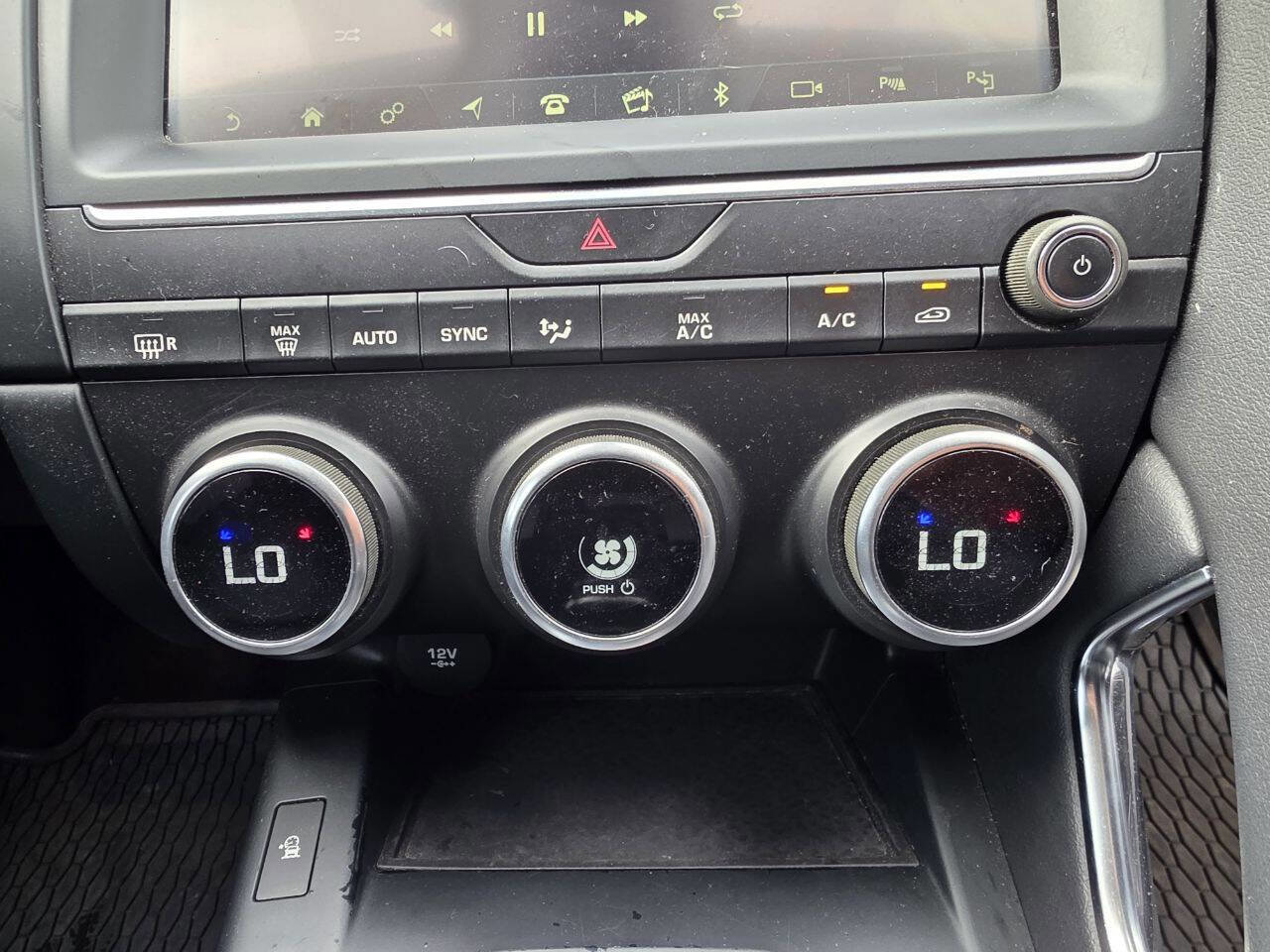 Used 2019 Jaguar E-PACE SE image 17