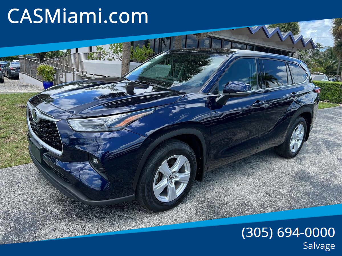 Used 2022 Toyota Highlander LE image 1