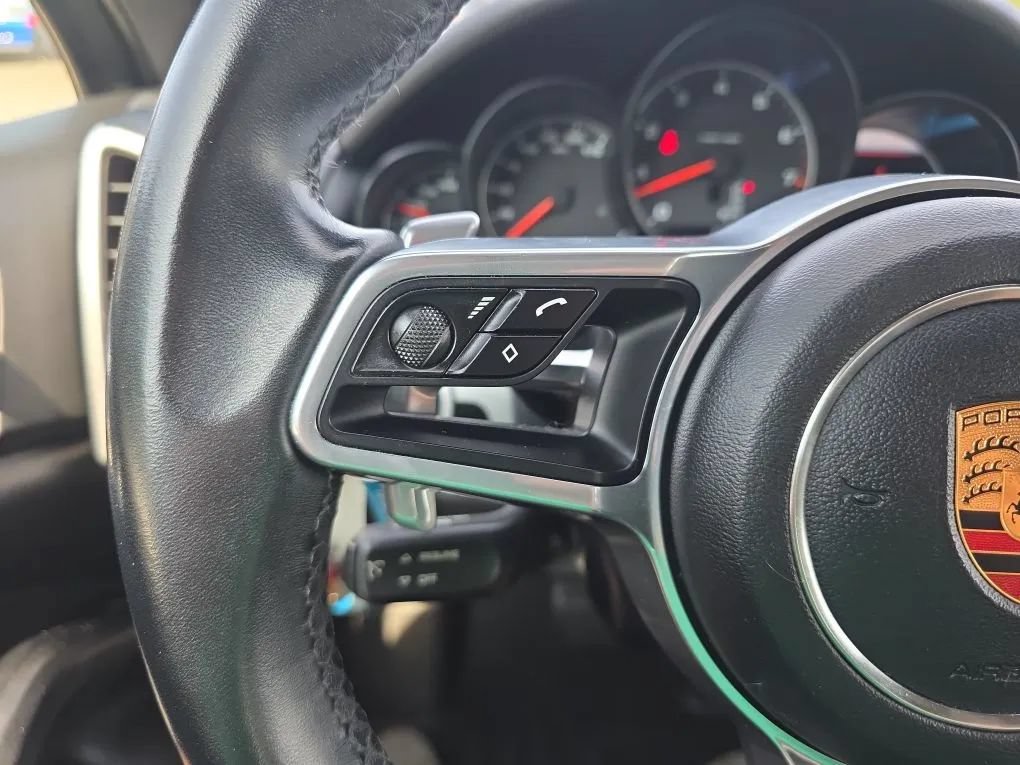 Used 2017 Porsche Cayenne AWD/4WD image 18
