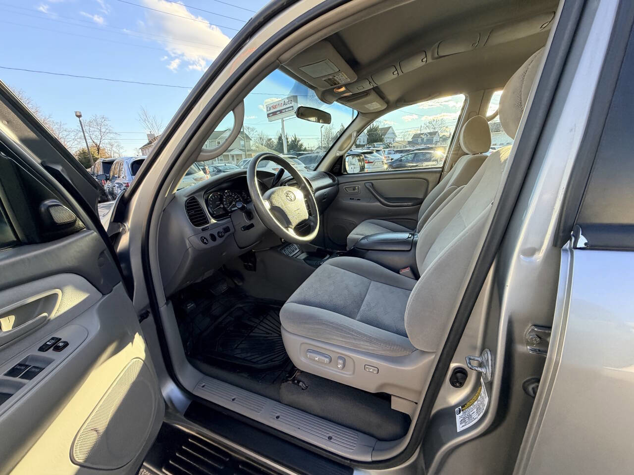 Used 2005 Toyota Sequoia SR5 image 20