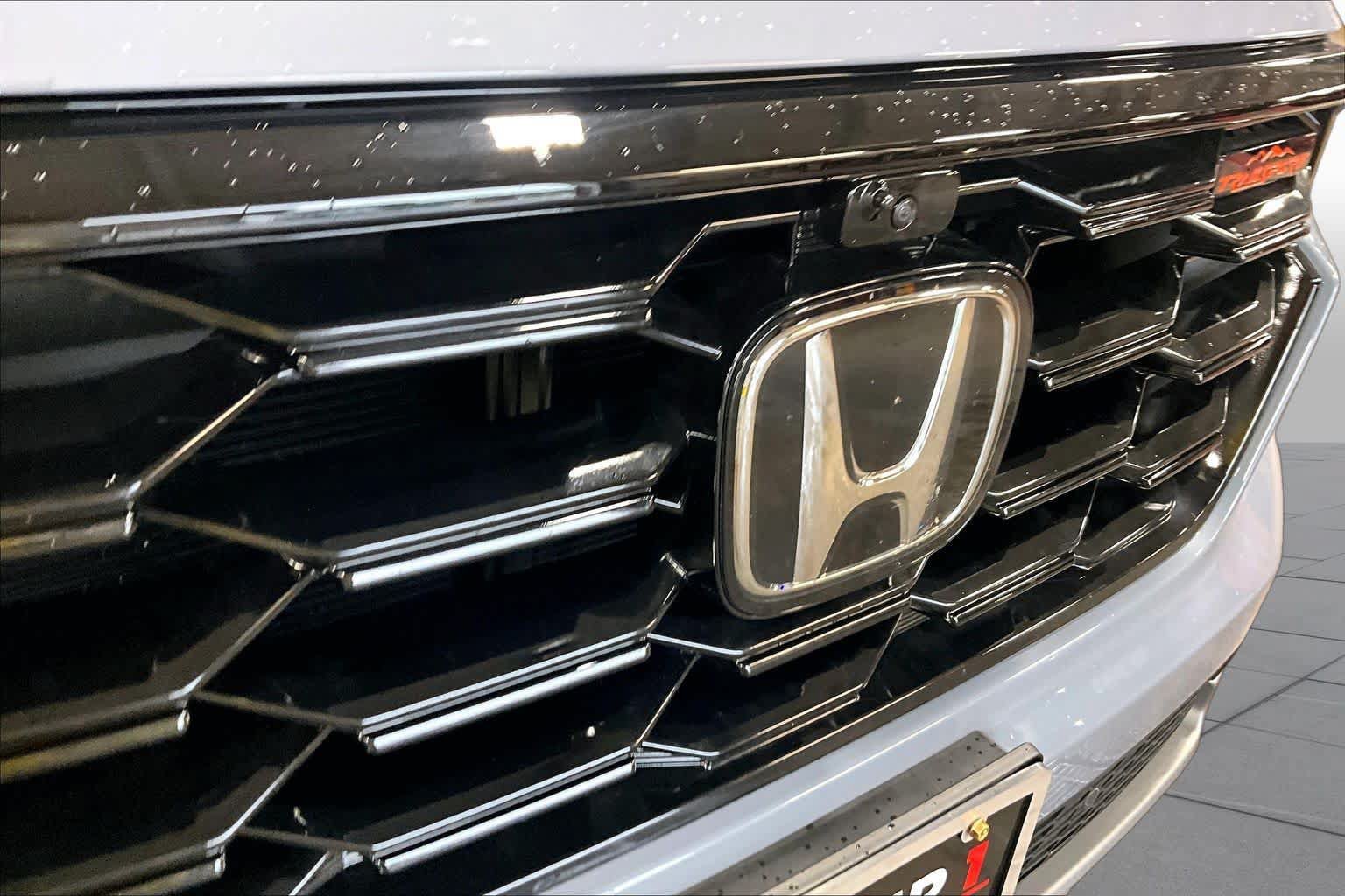 Used 2025 Honda Pilot TrailSport image 29
