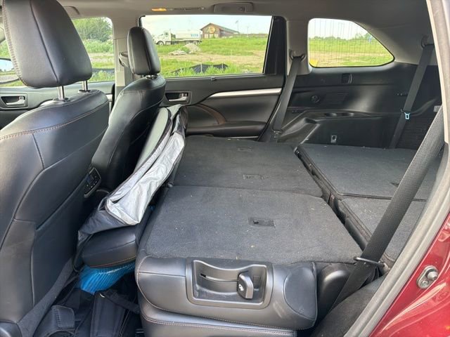 Used 2016 Toyota Highlander XLE image 14