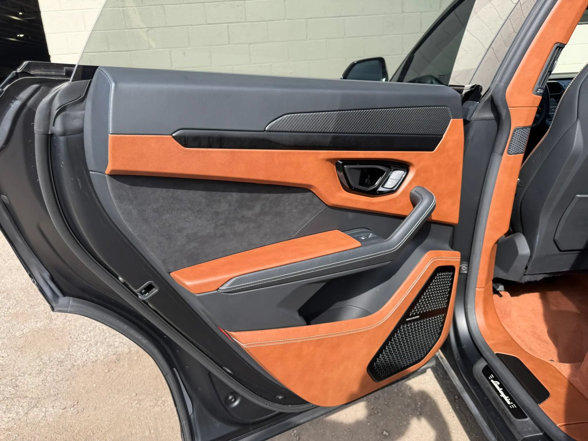 Used 2023 Lamborghini Urus S AWD/4WD image 46