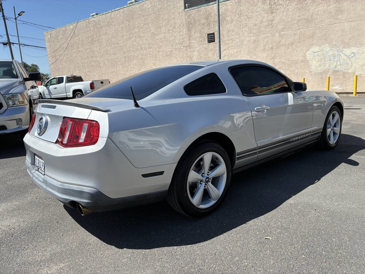 Used 2010 Ford Mustang Premium image 2