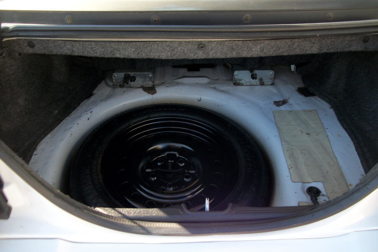 Used 2004 Ford Mustang Deluxe Convertible image 22