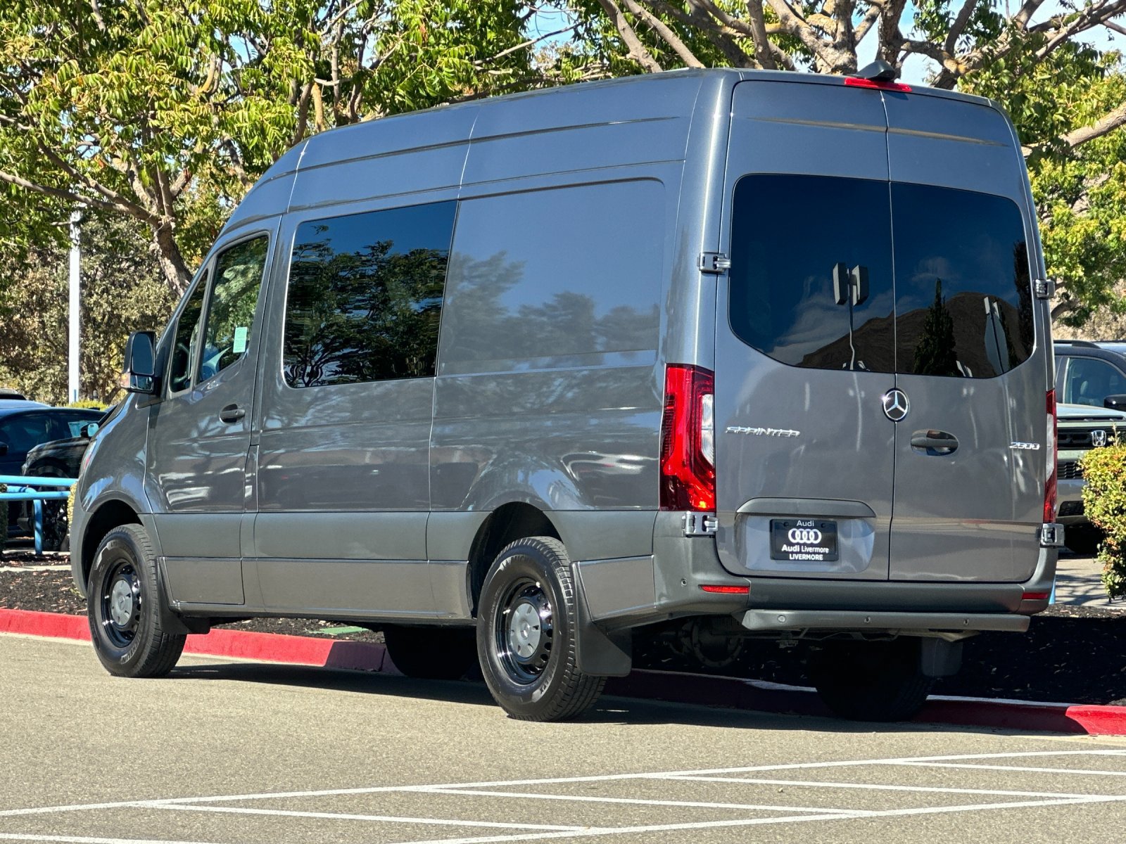 Used 2023 Mercedes-Benz Sprinter 2500 image 4