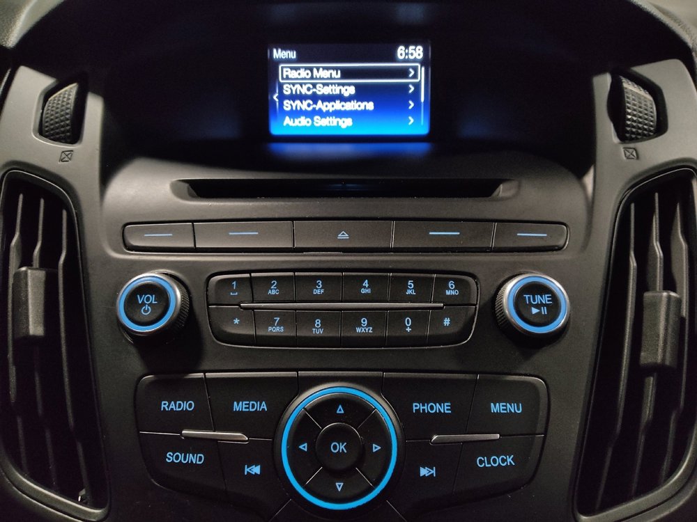 Used 2016 Ford Focus SE w/ SE Sport Package image 25