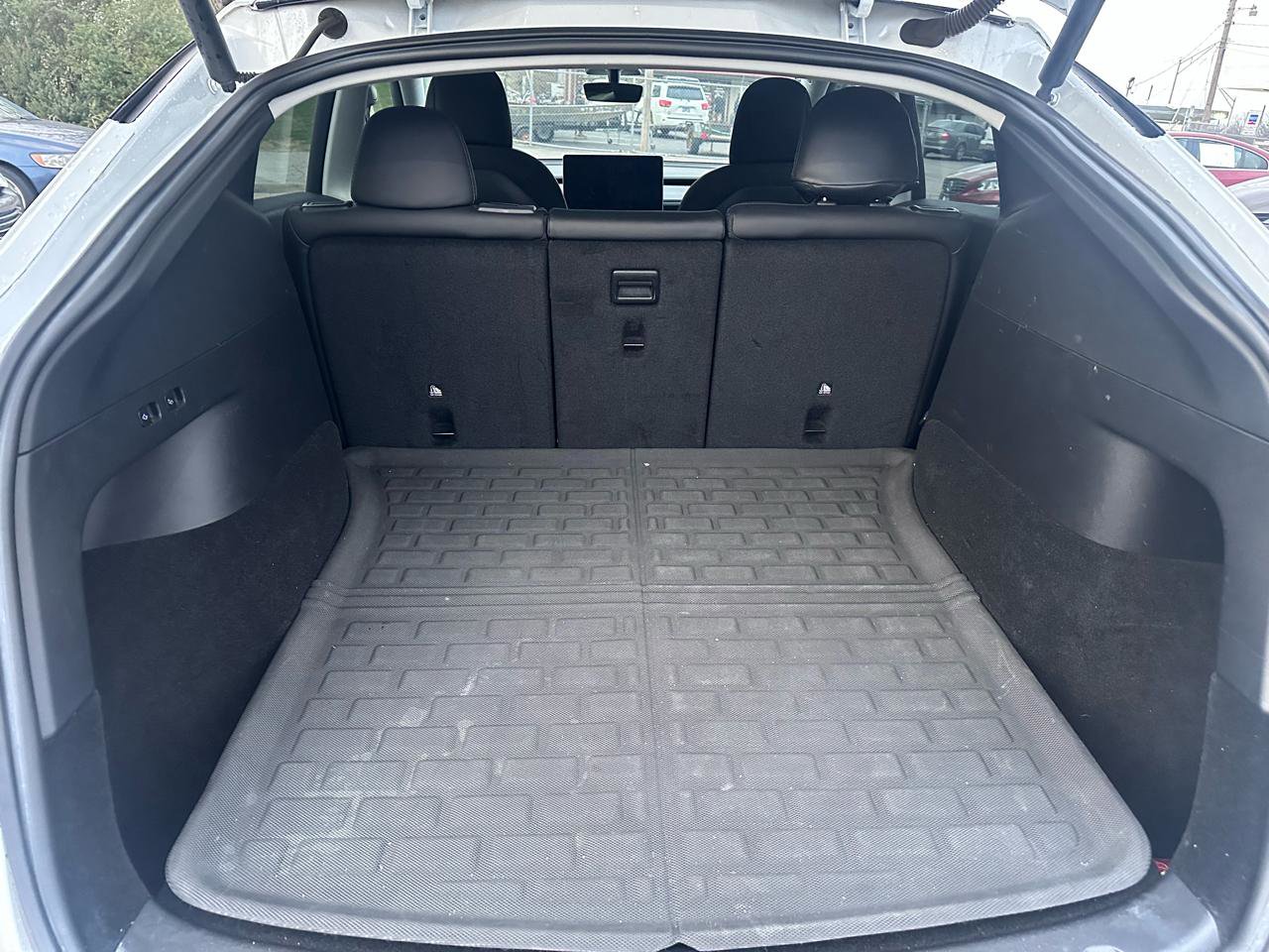 Used 2022 Tesla Model Y Long Range image 17