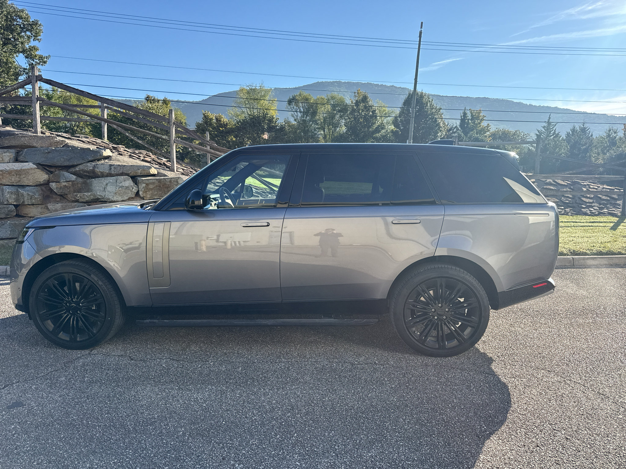 Used 2026 Land Rover Range Rover Long Wheelbase SE AWD/4WD image 2