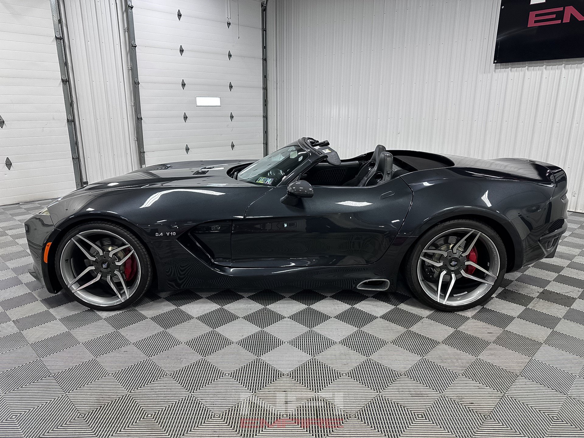 Used 2014 SRT Viper GTS w/ GTS Laguna Interior Package RWD image 3