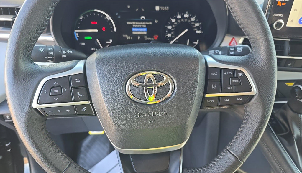 Used 2025 Toyota Sienna XLE FWD image 12