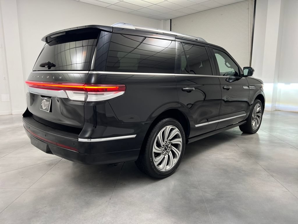 Used 2024 Lincoln Navigator Reserve AWD/4WD image 9