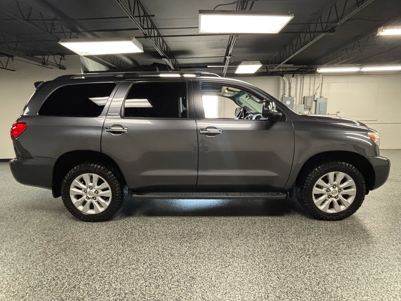 Used 2016 Toyota Sequoia Platinum image 4