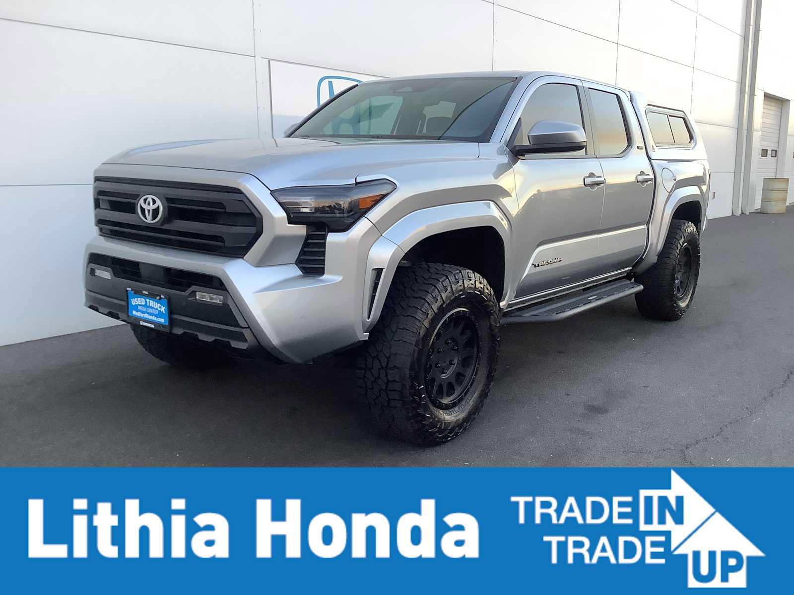 Used 2024 Toyota Tacoma SR5 AWD/4WD image 1