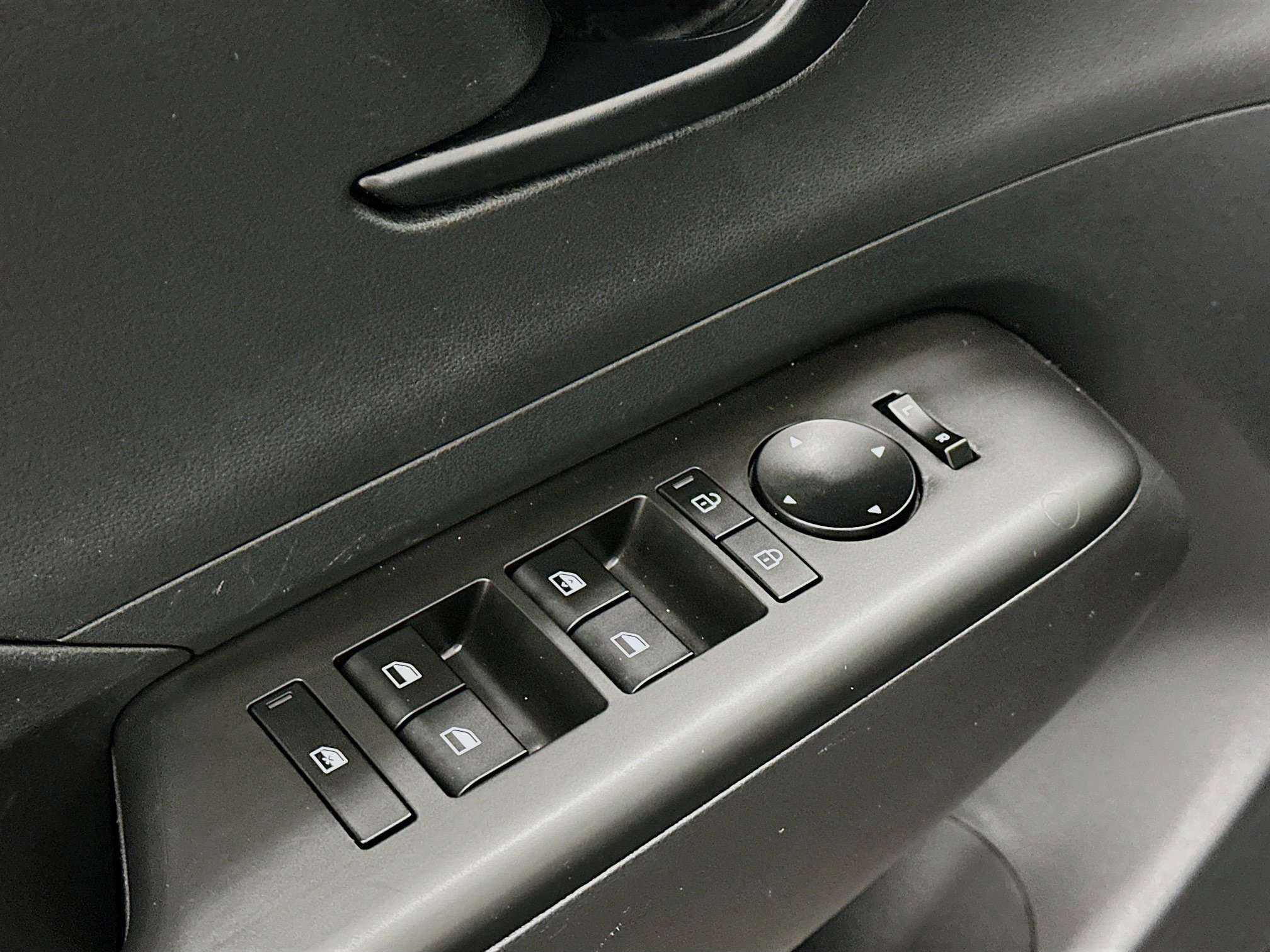 Used 2025 Hyundai Kona SEL image 15