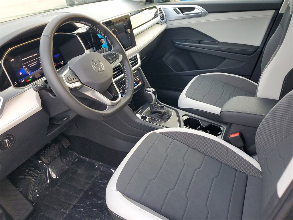 New 2025 Volkswagen Taos SE image 7