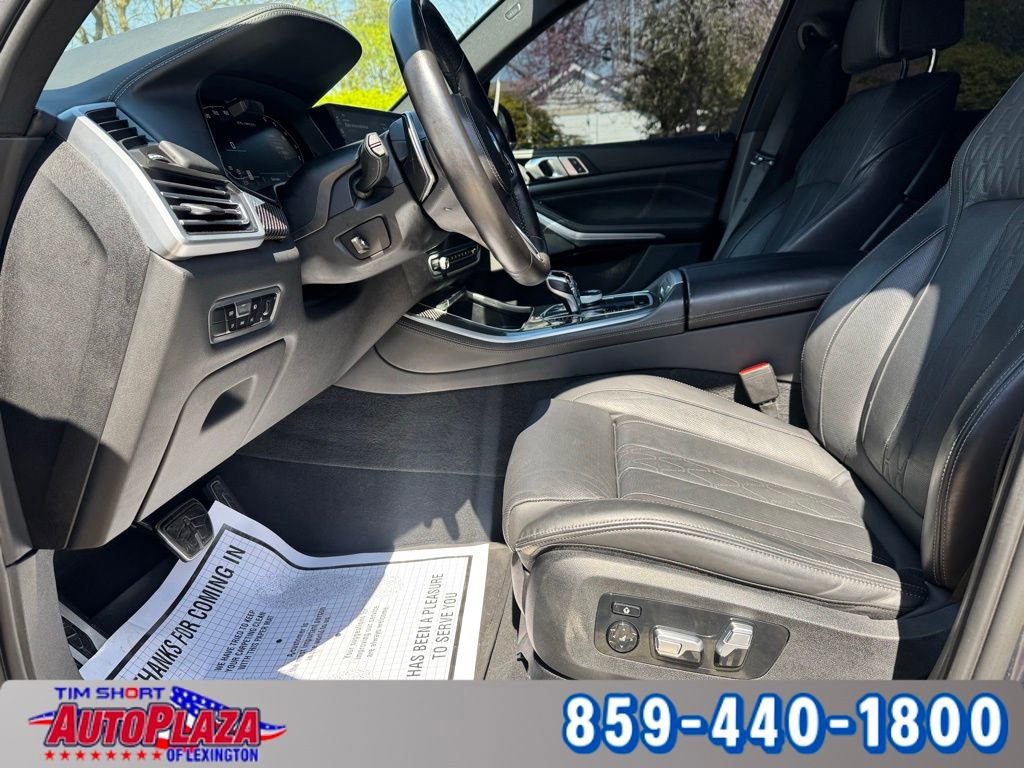 Used 2022 BMW X5 M50i w/ Executive Package image 34